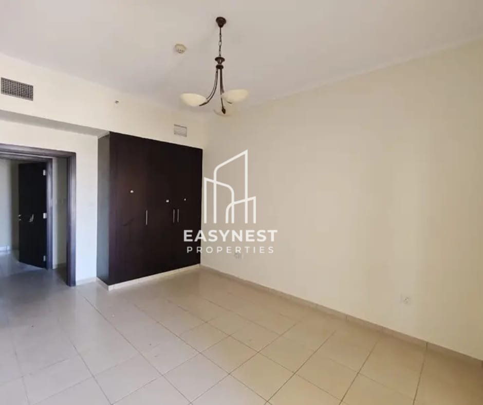 Spacious 2BR Apartment for Sale | Mazaya, Liwan