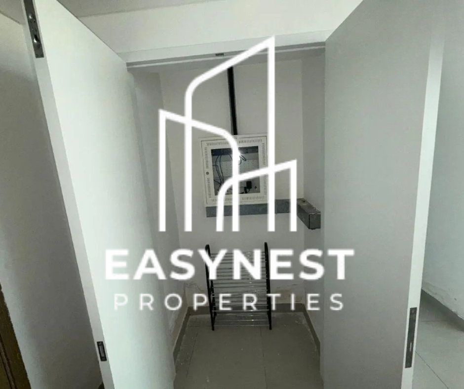 5 Spacious & Bright | Prime Location | Community View