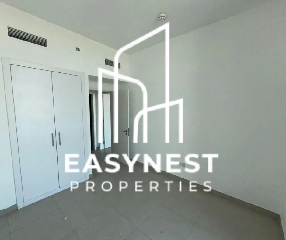 7 Spacious & Bright | Prime Location | Community View